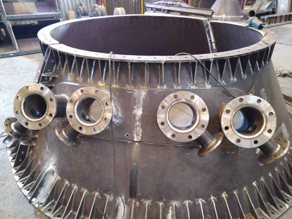 Fabricated steel vessel with flanged nozzles
