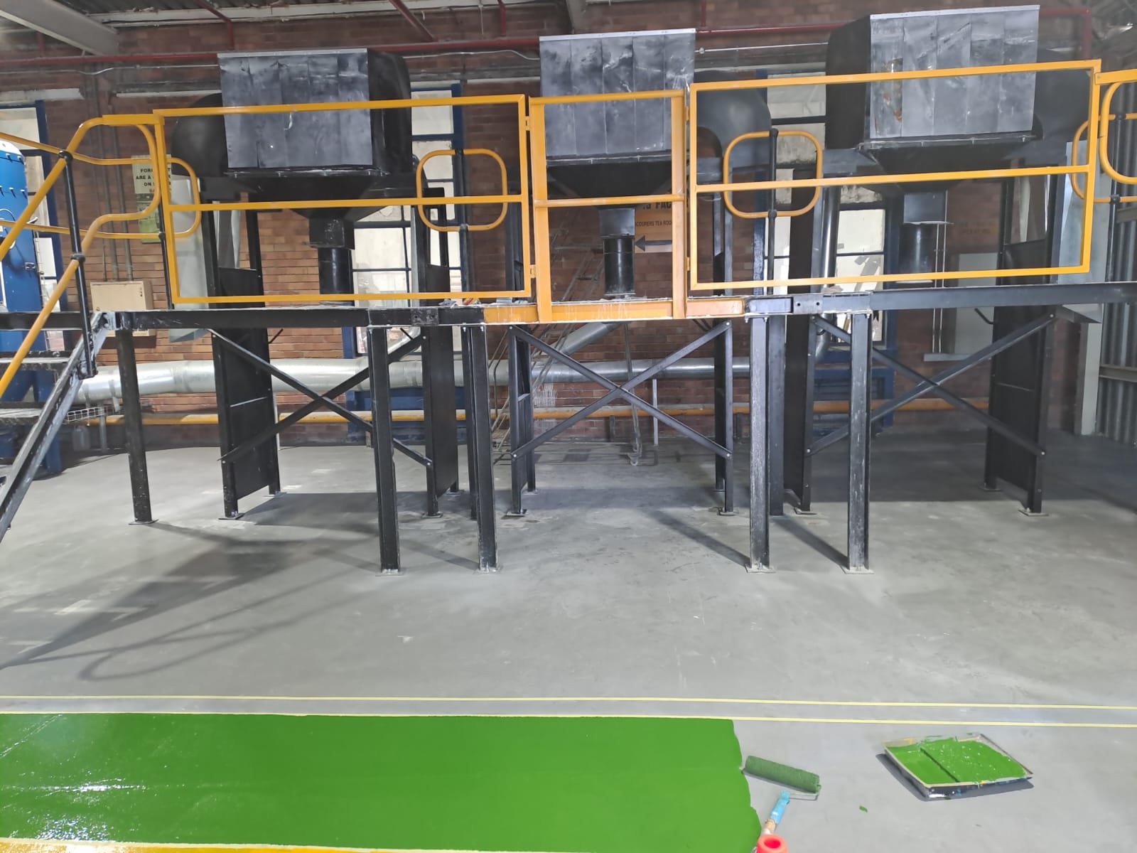 Mezzanine platform installation