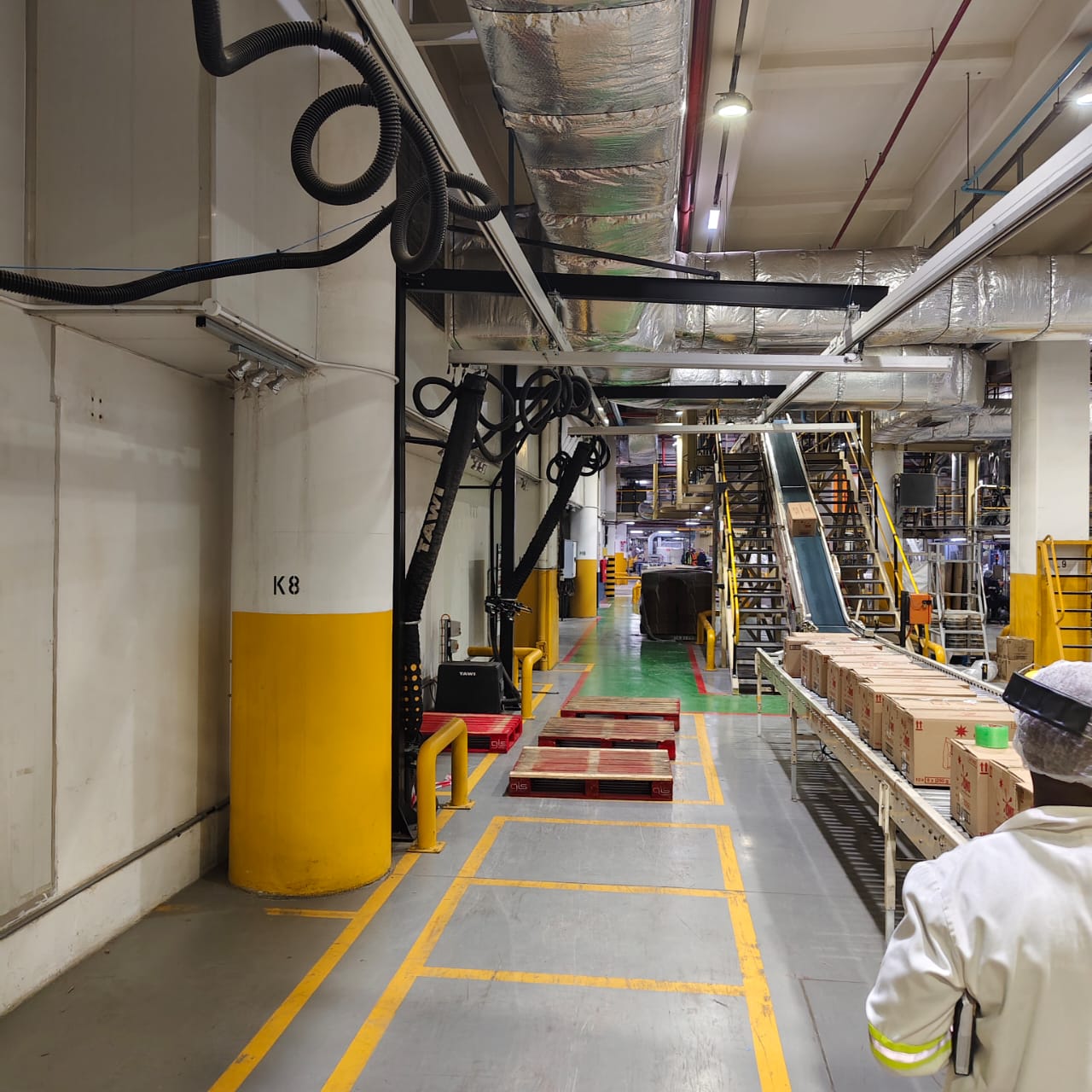 Warehouse installation with column guards